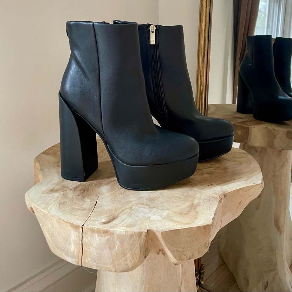 Guess Vegan Leather Chunky Platform Ankle Boots in Black - 6